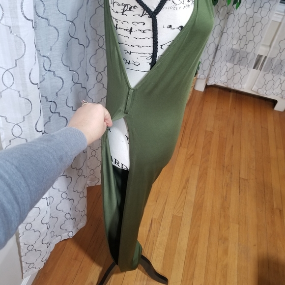 Jumpsuit Open on the Sides Without Sleeves Color Olive Green SIZE M. - Picture 7 of 17